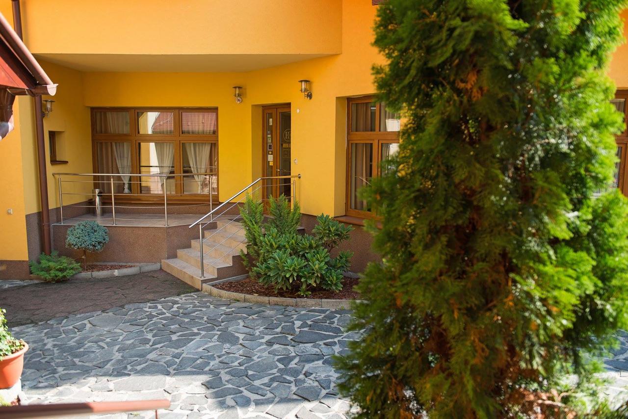 Hotel Clavis Lučenec Exterior foto